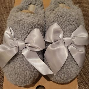 UGG Addison Size 9
